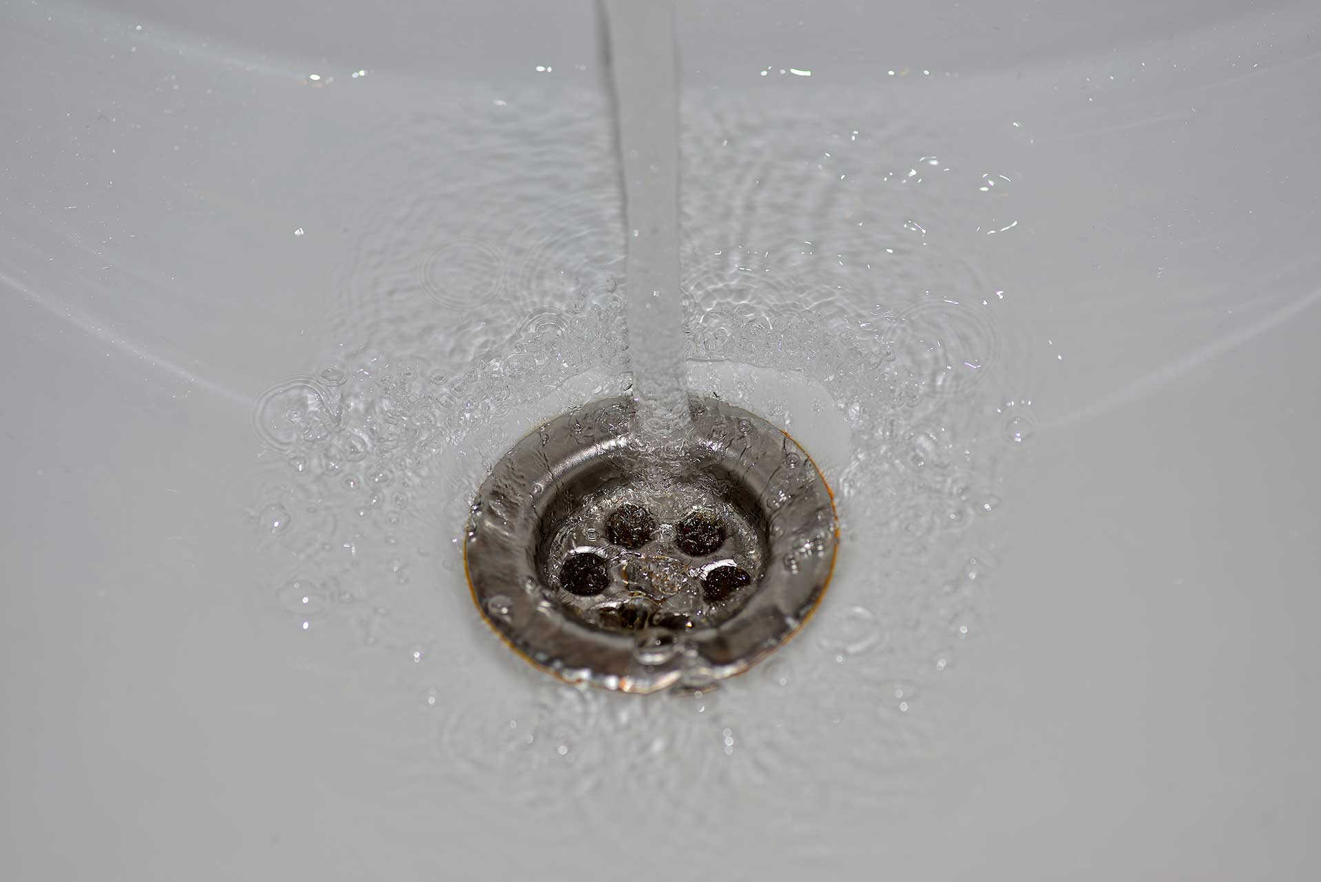 A2B Drains provides services to unblock blocked sinks and drains for properties in Romford.